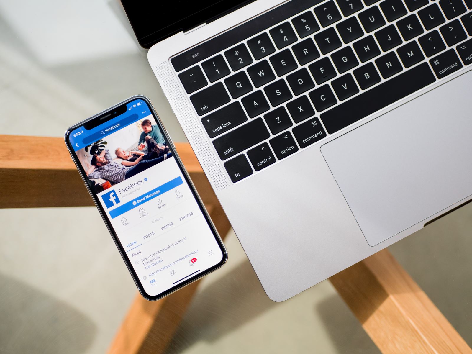 email và mạng xã hội