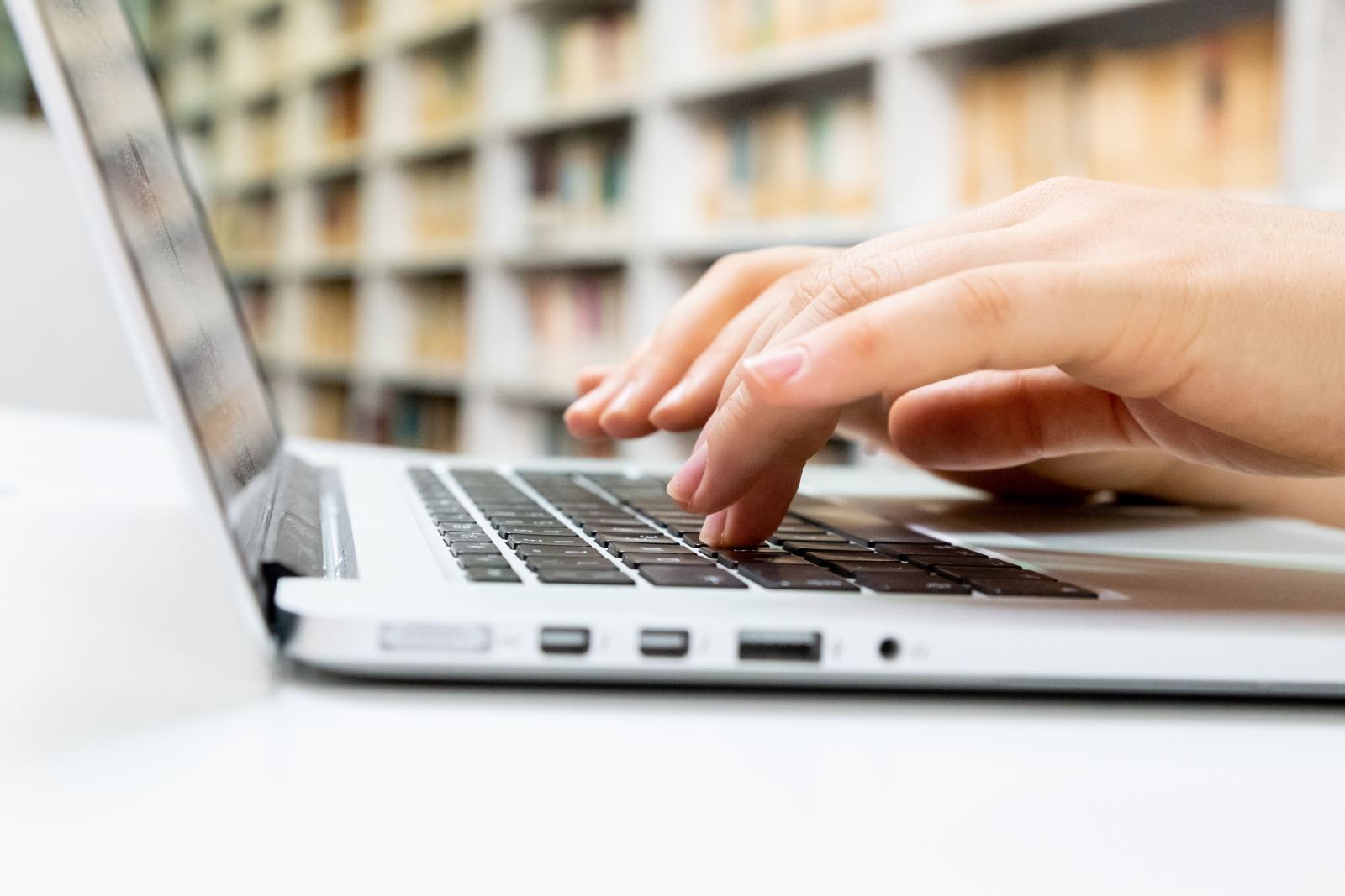 nên tự seo hay thuê dịch vụ seo website